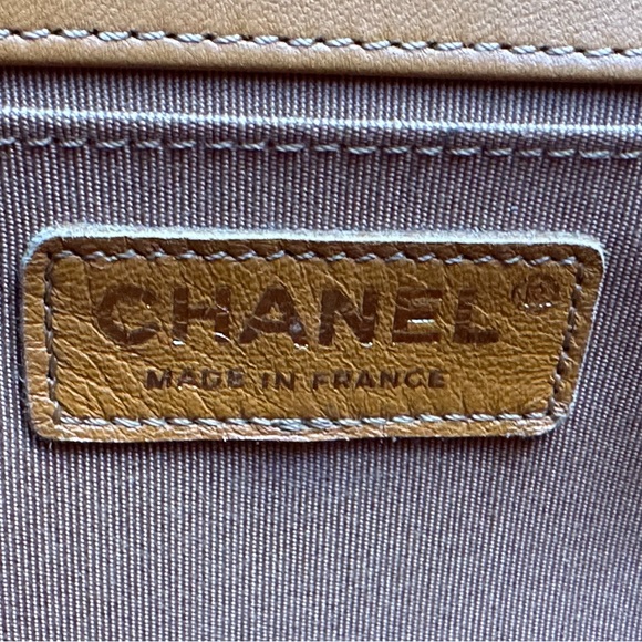 Chanel Old Medium Boy Handbag - Picture 14 of 14